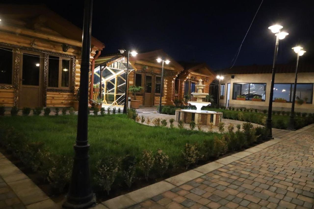 Tnak Hotel Erevan Exterior foto