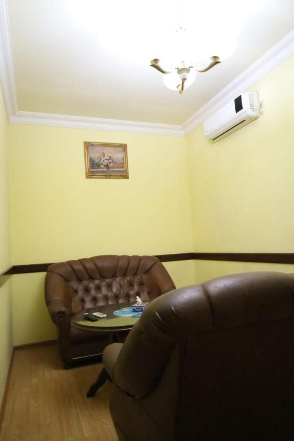 Tnak Hotel Erevan Exterior foto