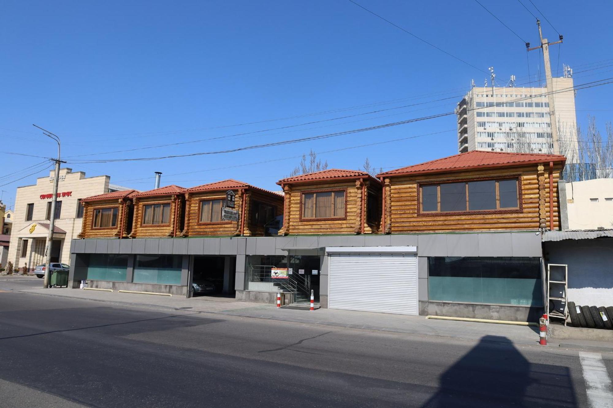 Tnak Hotel Erevan Exterior foto