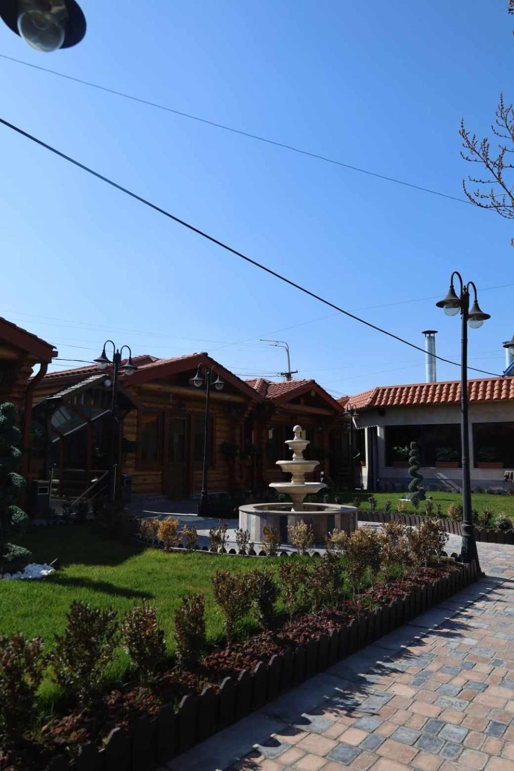 Tnak Hotel Erevan Exterior foto