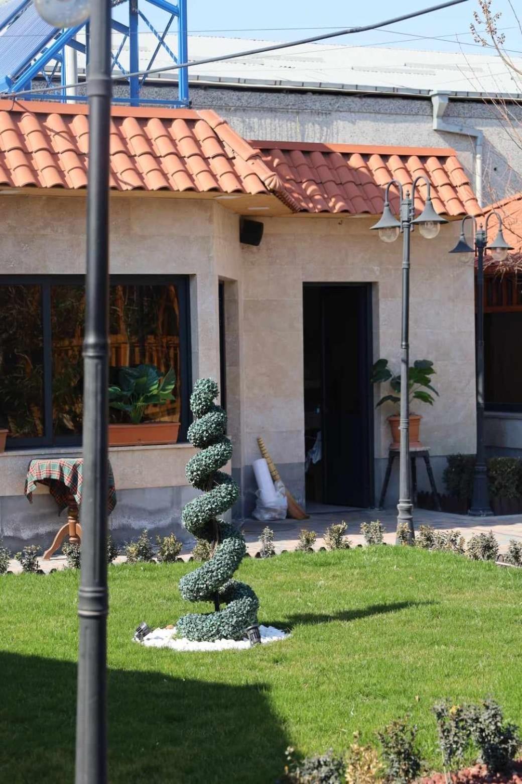 Tnak Hotel Erevan Exterior foto